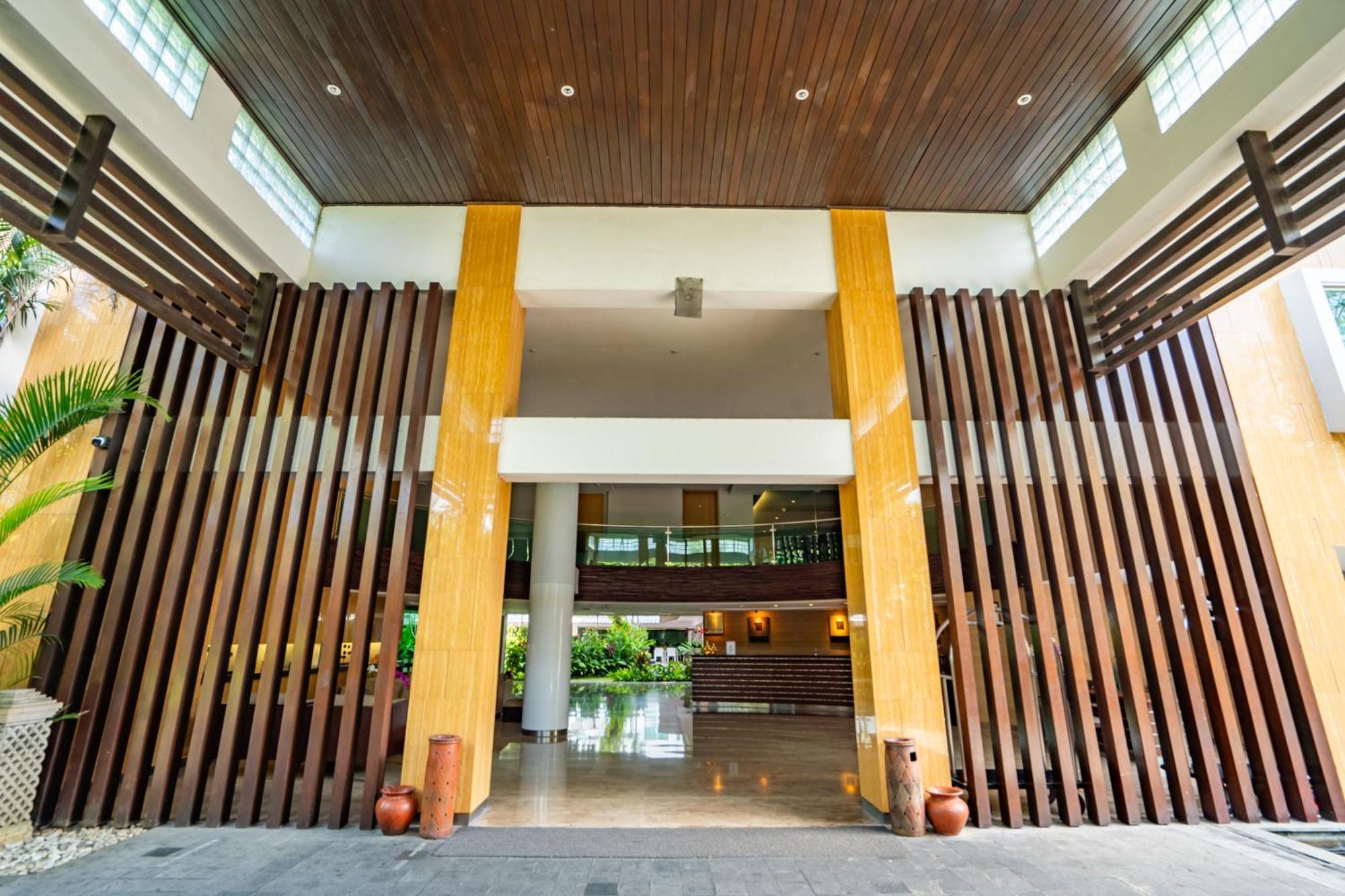 होटल Bintang Kuta 4*